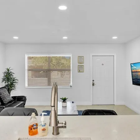 2 Bdrm Modern House Mins From Beach & Casino Hb1 Hallandale Beach Exterior photo