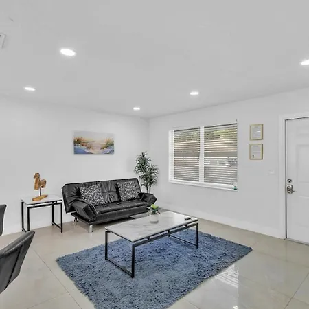 2 Bdrm Modern House Mins From Beach & Casino Hb1 Hallandale Beach Exterior photo