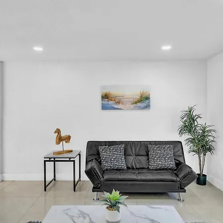 2 Bdrm Modern House Mins From Beach & Casino Hb1 Hallandale Beach Exterior photo