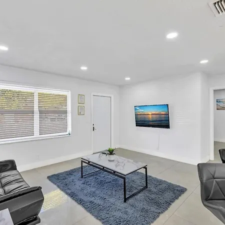 2 Bdrm Modern House Mins From Beach & Casino Hb1 Hallandale Beach Exterior photo