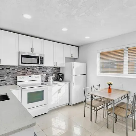 2 Bdrm Modern House Mins From Beach & Casino Hb1 Hallandale Beach Exterior photo