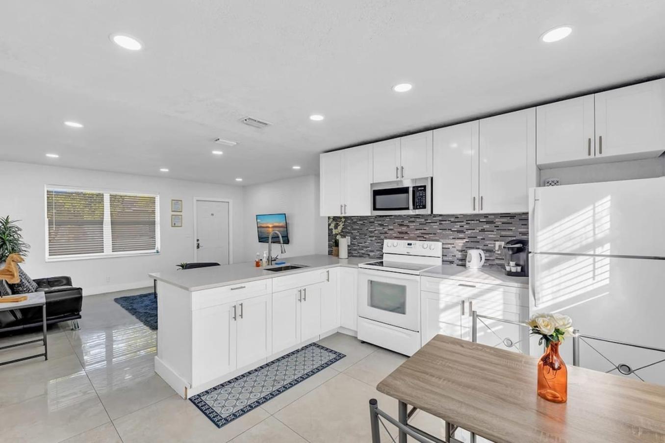 2 Bdrm Modern House Mins From & Casino Hb1 Holiday home *