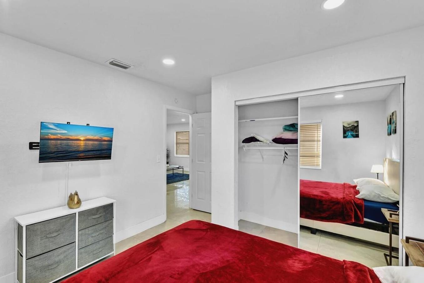 2 Bdrm Modern House Mins From & Casino Hb1 *