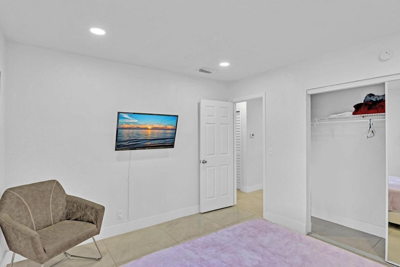 2 Bdrm Modern House Mins From & Casino Hb1 * Hallandale Beach