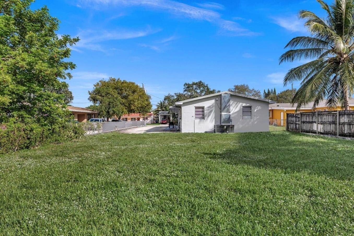 2 Bdrm Modern House Mins From & Casino Hb1 *
